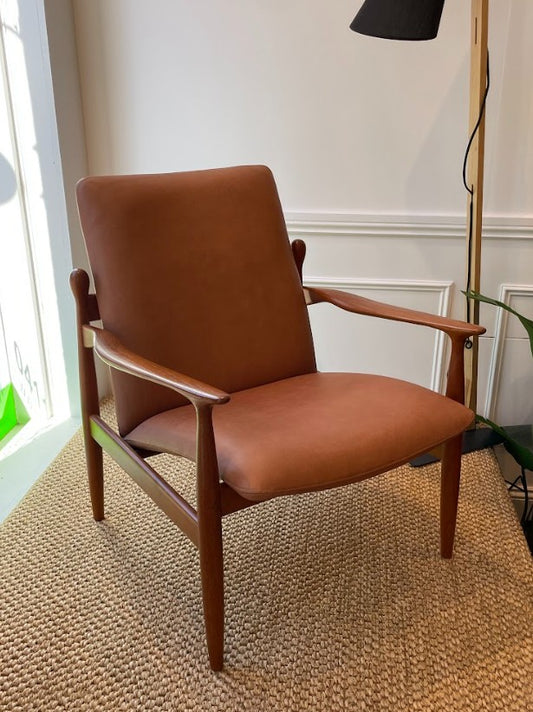 Iconic Parker 150 conversation chair by Parker furniture. Available for purchase online or in Willoughby showroom.