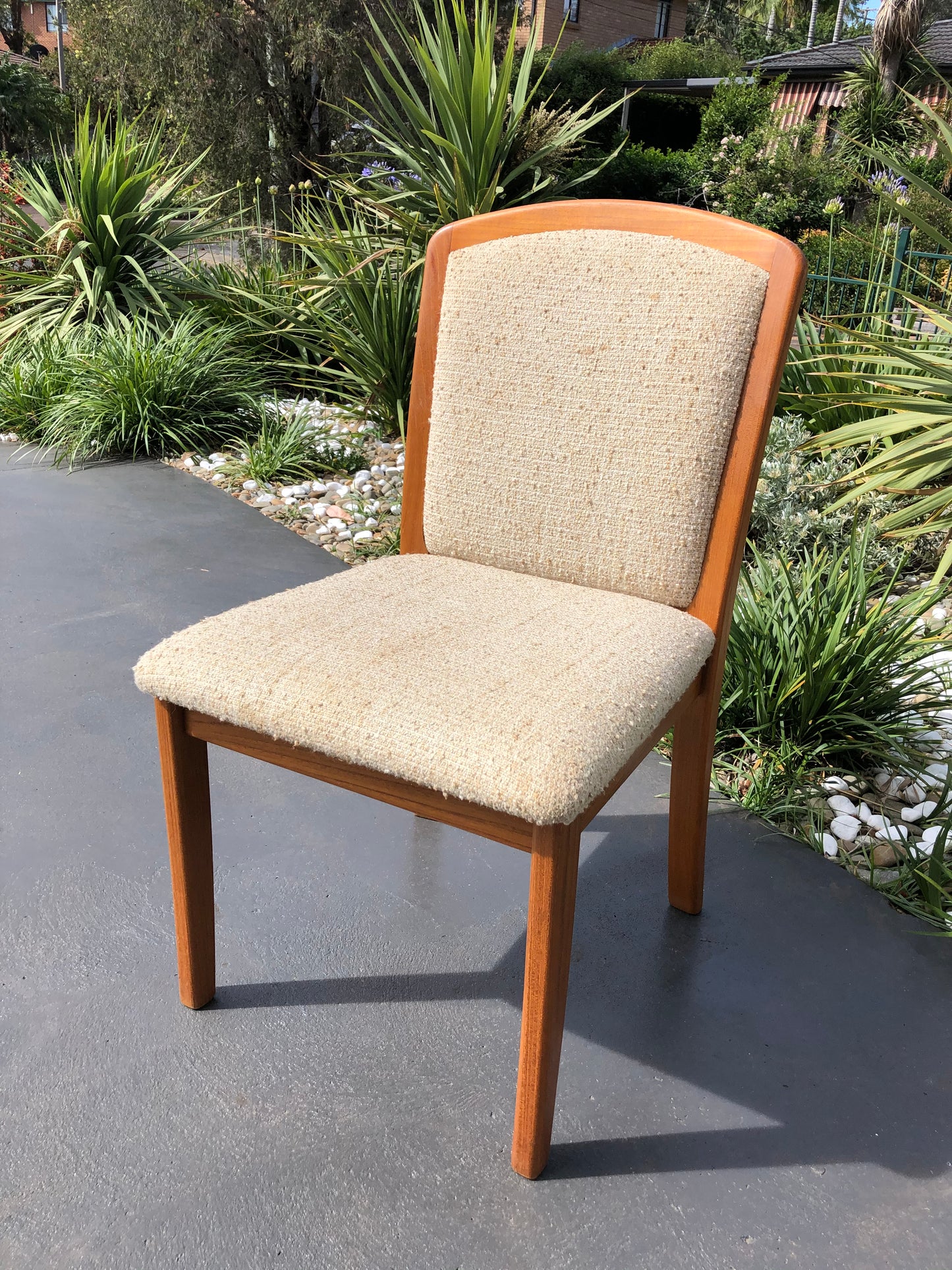 Beautiful Mid Century Parker Dining Chair, Model 92, reupholstered in a superb upholstery fabric by the team at Covesmore Solutions. Available online or in Willoughby at Parker furniture showroom.