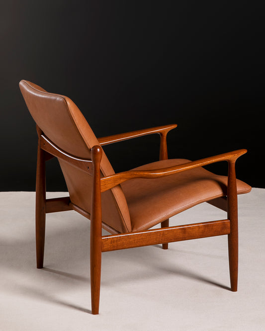 One of Parker's most coveted piece, The Parker 150 chair in Premium Italian Leather. Ex Parker People™