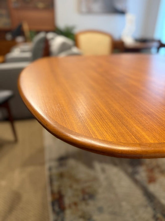 Close-up shot of a Parker dining table, model 92, in our Parker furniture showroom in Willoughby. Parker Furniture For Sale. Full refurbishment by the Ex Parker People™.