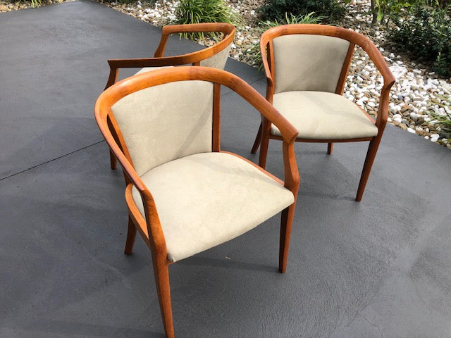 The Parker tub chair, model 41, fully restored and reupholstered in a beige premium fabric. Full restoration by the Ex Parker People™.