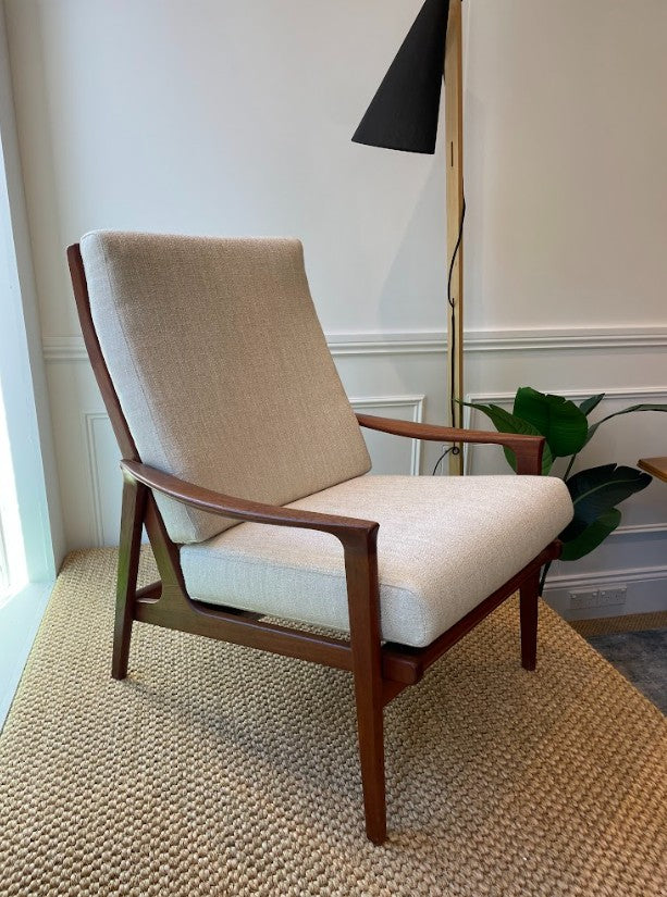 Parker 160 armchair, classic and iconic design by Parker furniture. Available in Willoughby for purchase. Ex Parker People™
